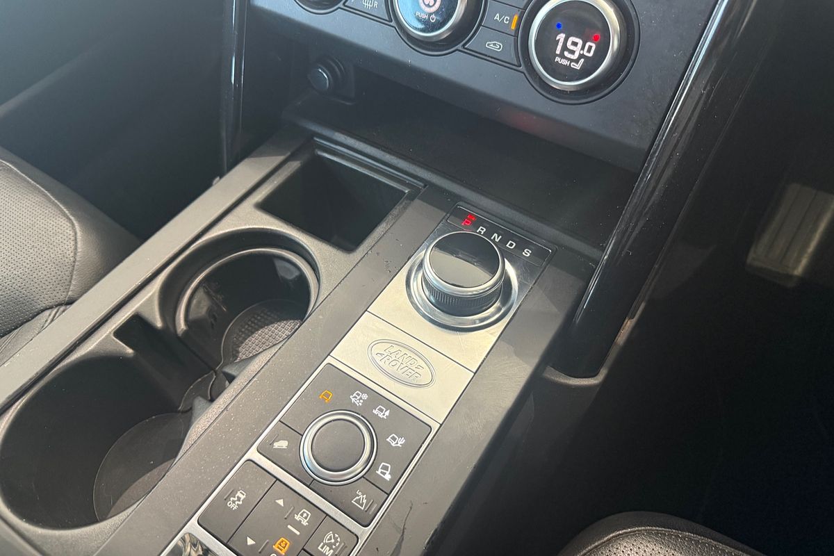 2016 Land Rover Discovery TD6 SE Series 5