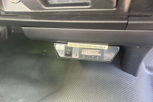 2006 Toyota Hiace  TRH201R LWB