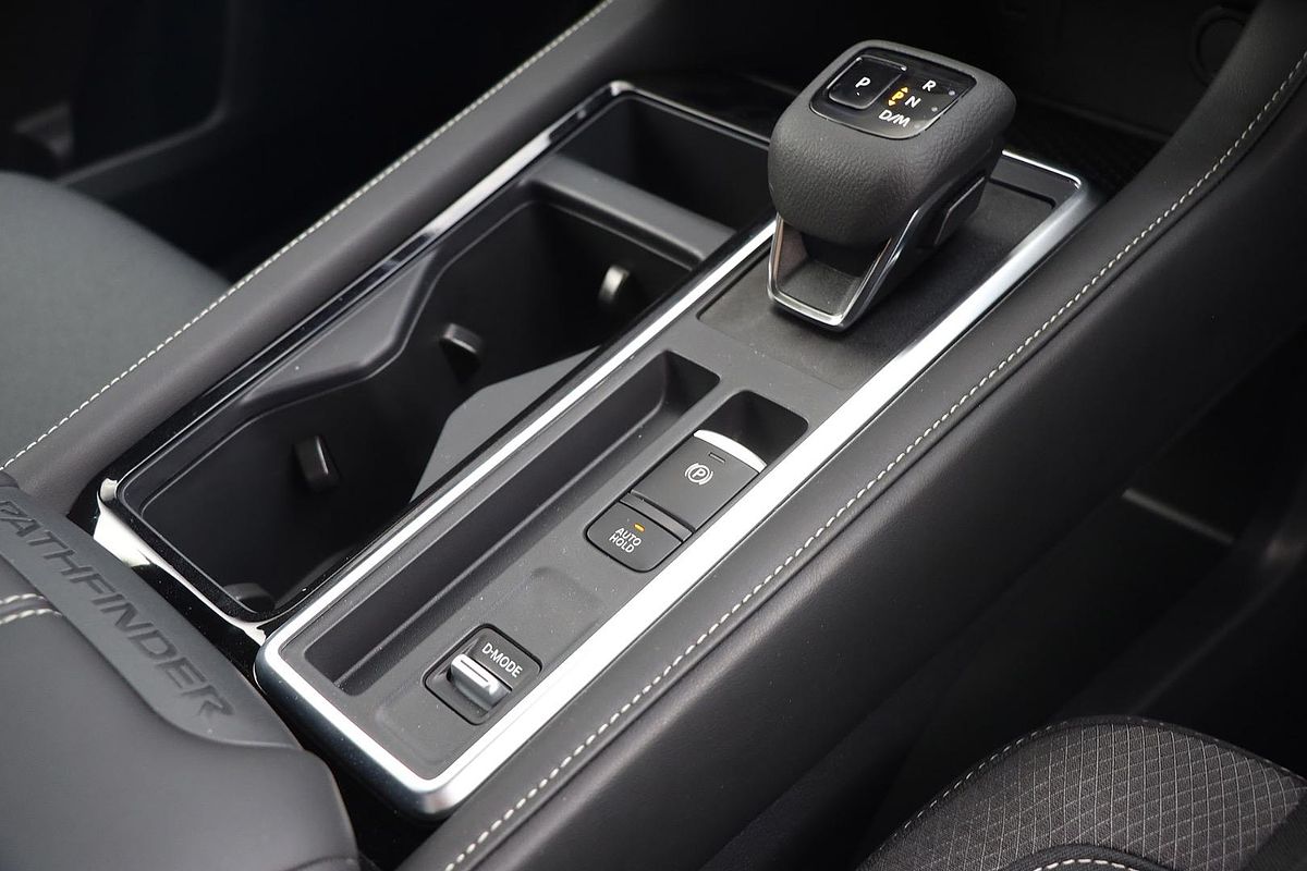 2025 Nissan Pathfinder ST-L R53