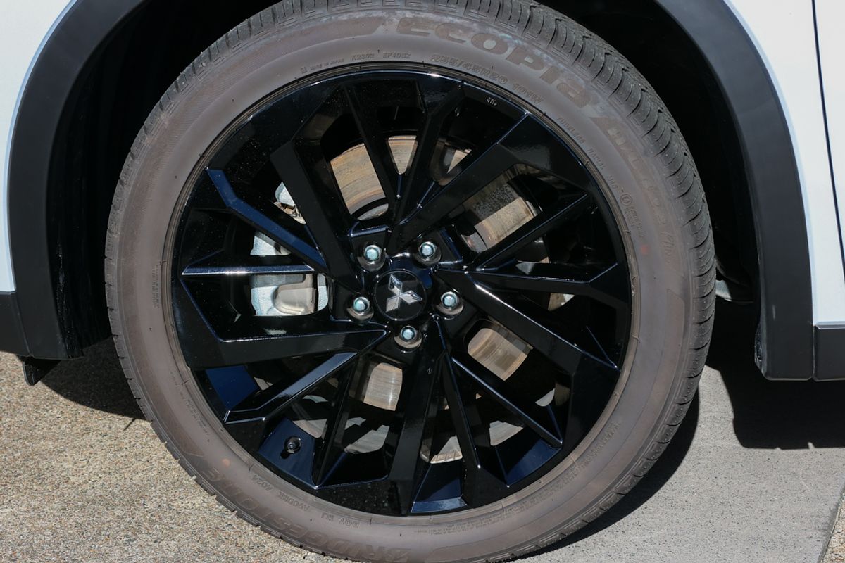 2024 Mitsubishi Outlander Black Edition ZM