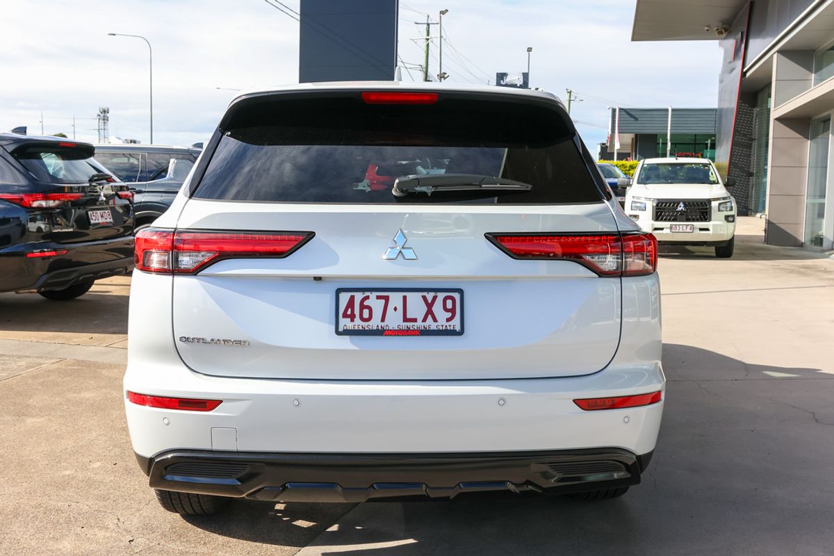 2024 Mitsubishi Outlander Black Edition ZM