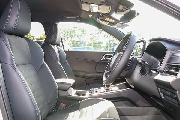 2024 Mitsubishi Outlander Black Edition ZM