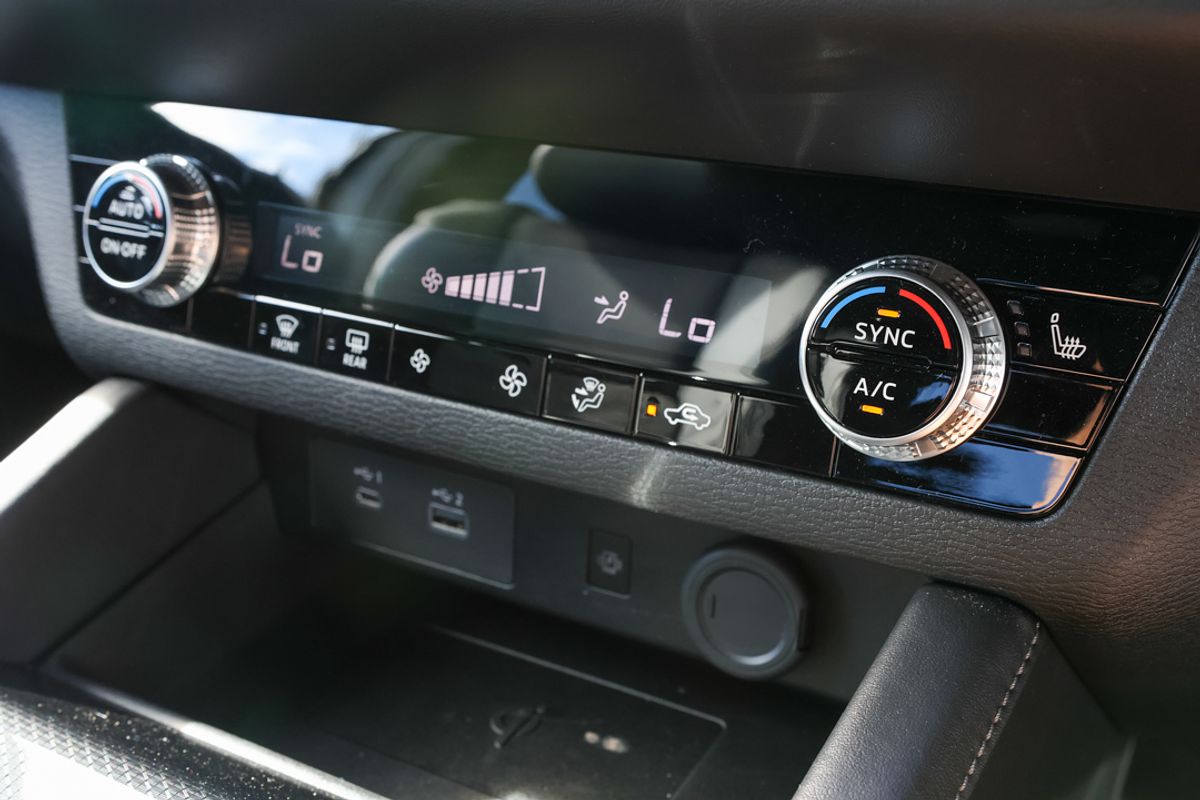 2024 Mitsubishi Outlander Black Edition ZM