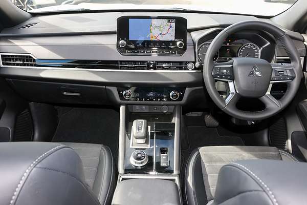 2024 Mitsubishi Outlander Black Edition ZM