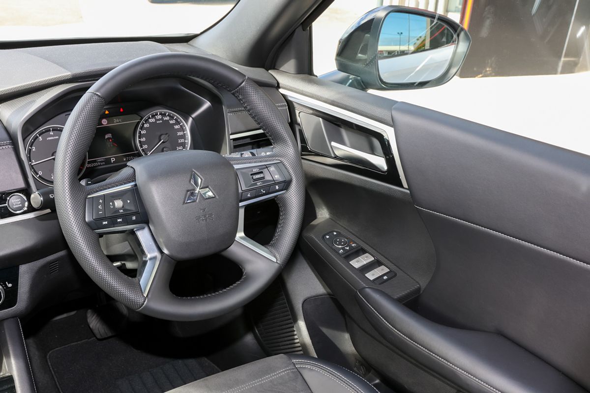 2024 Mitsubishi Outlander Black Edition ZM