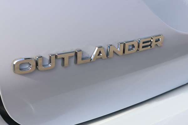 2024 Mitsubishi Outlander Black Edition ZM