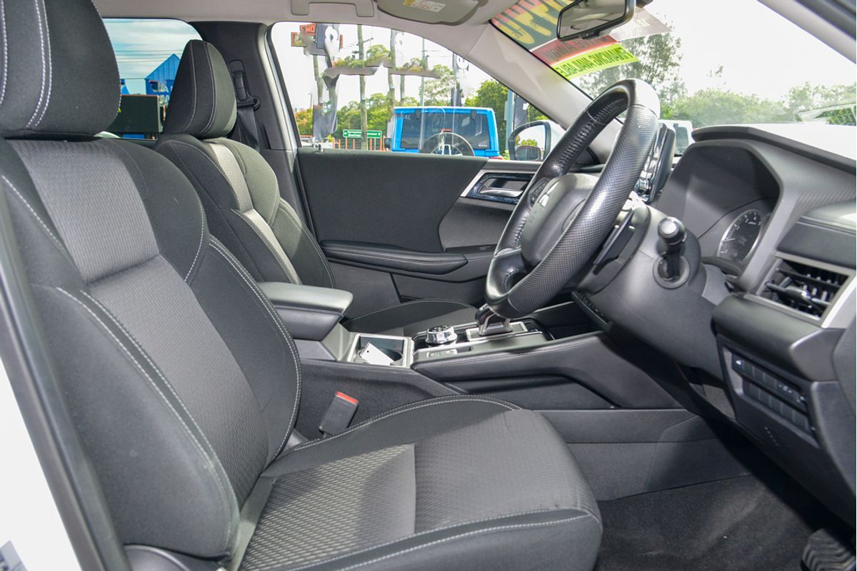 2022 Mitsubishi Outlander LS ZM