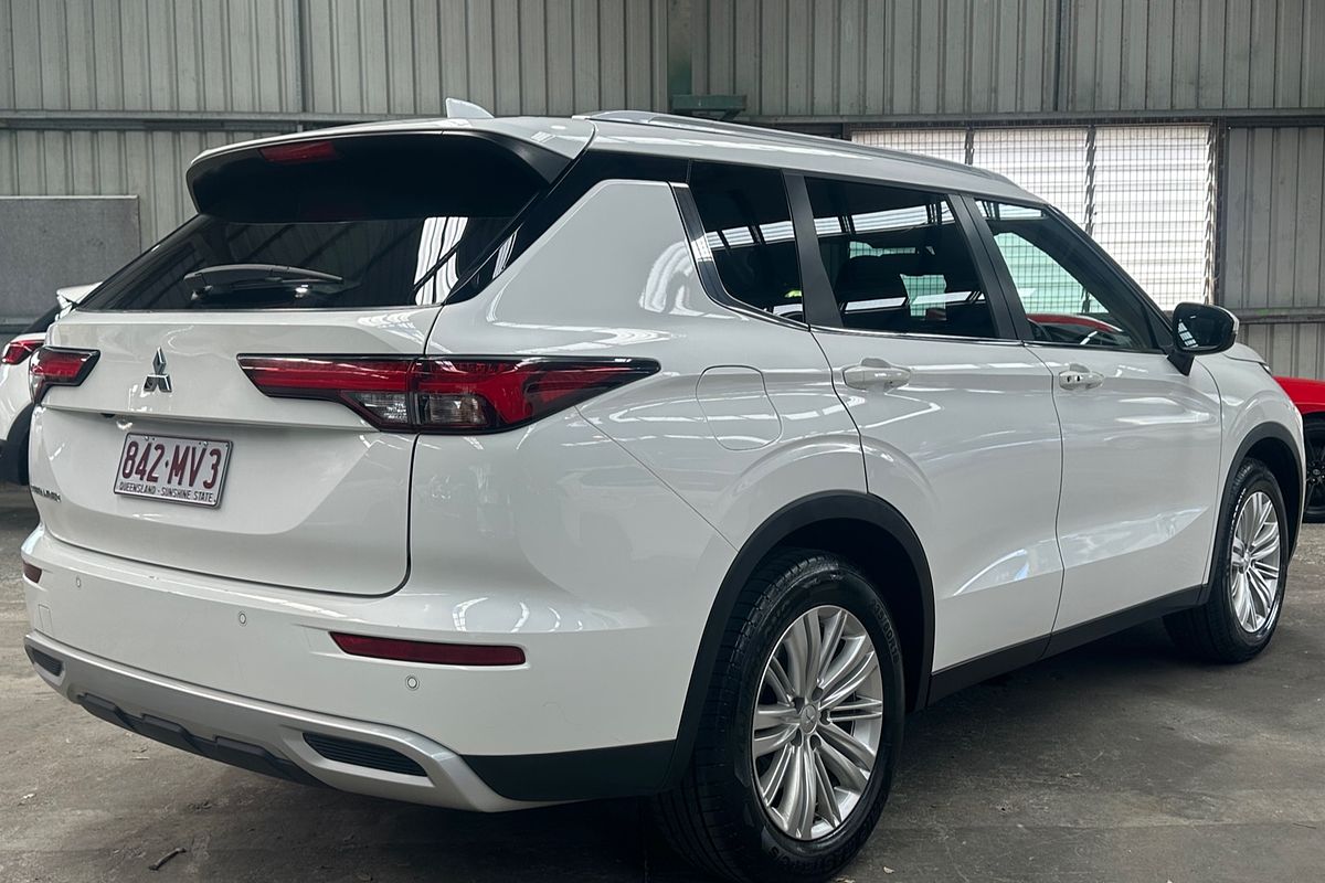 2022 Mitsubishi Outlander LS ZM