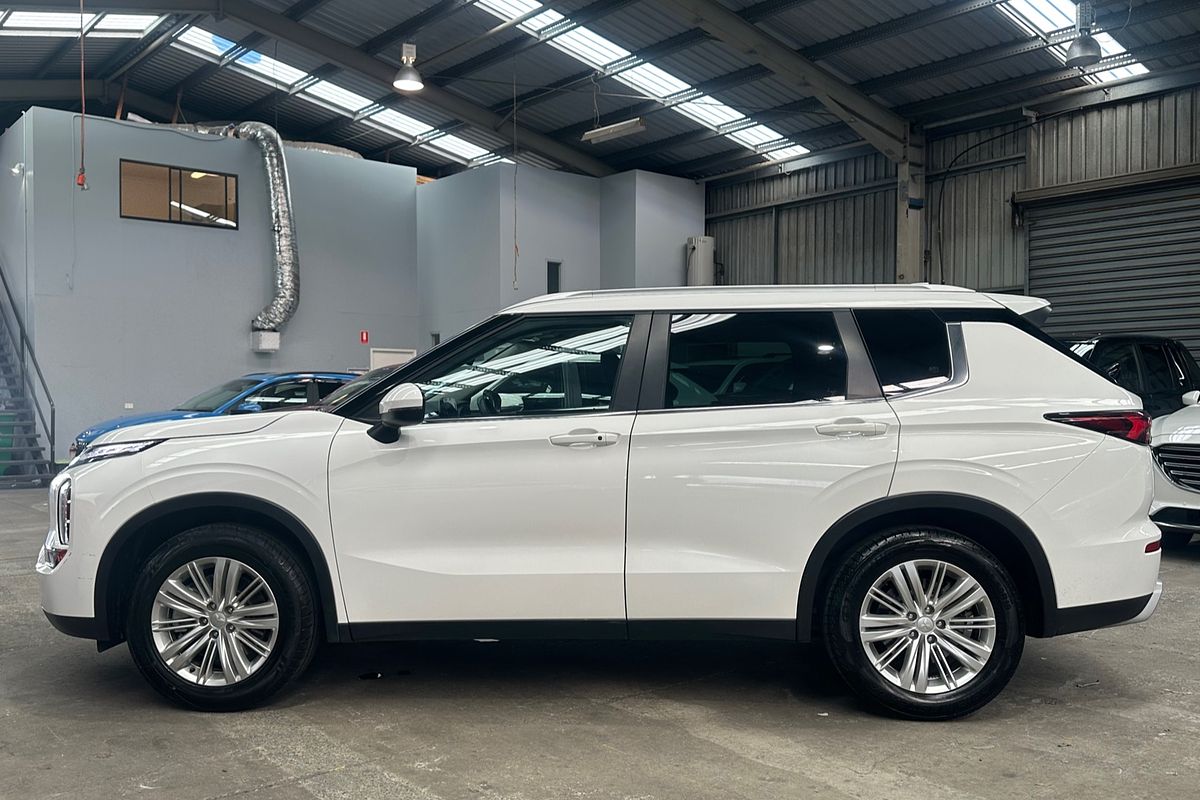 2022 Mitsubishi Outlander LS ZM