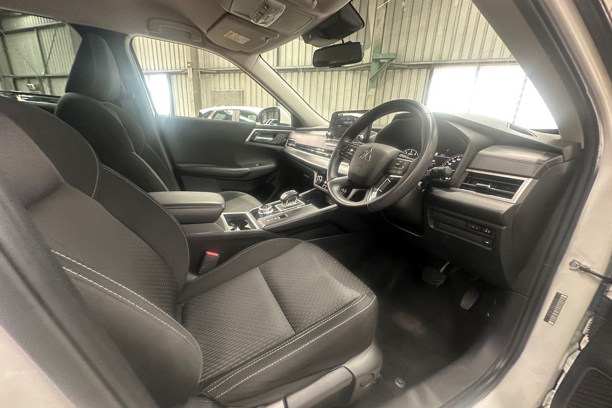 2022 Mitsubishi Outlander LS ZM
