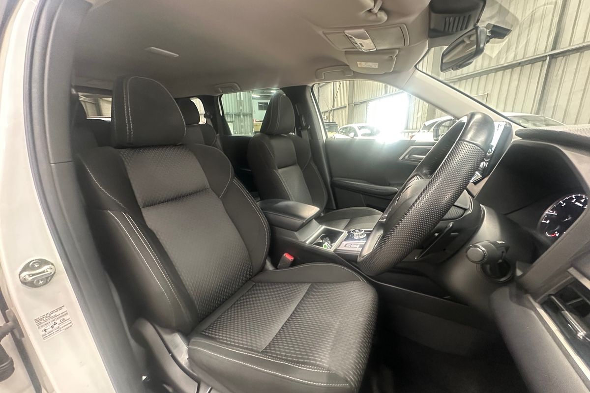 2022 Mitsubishi Outlander LS ZM
