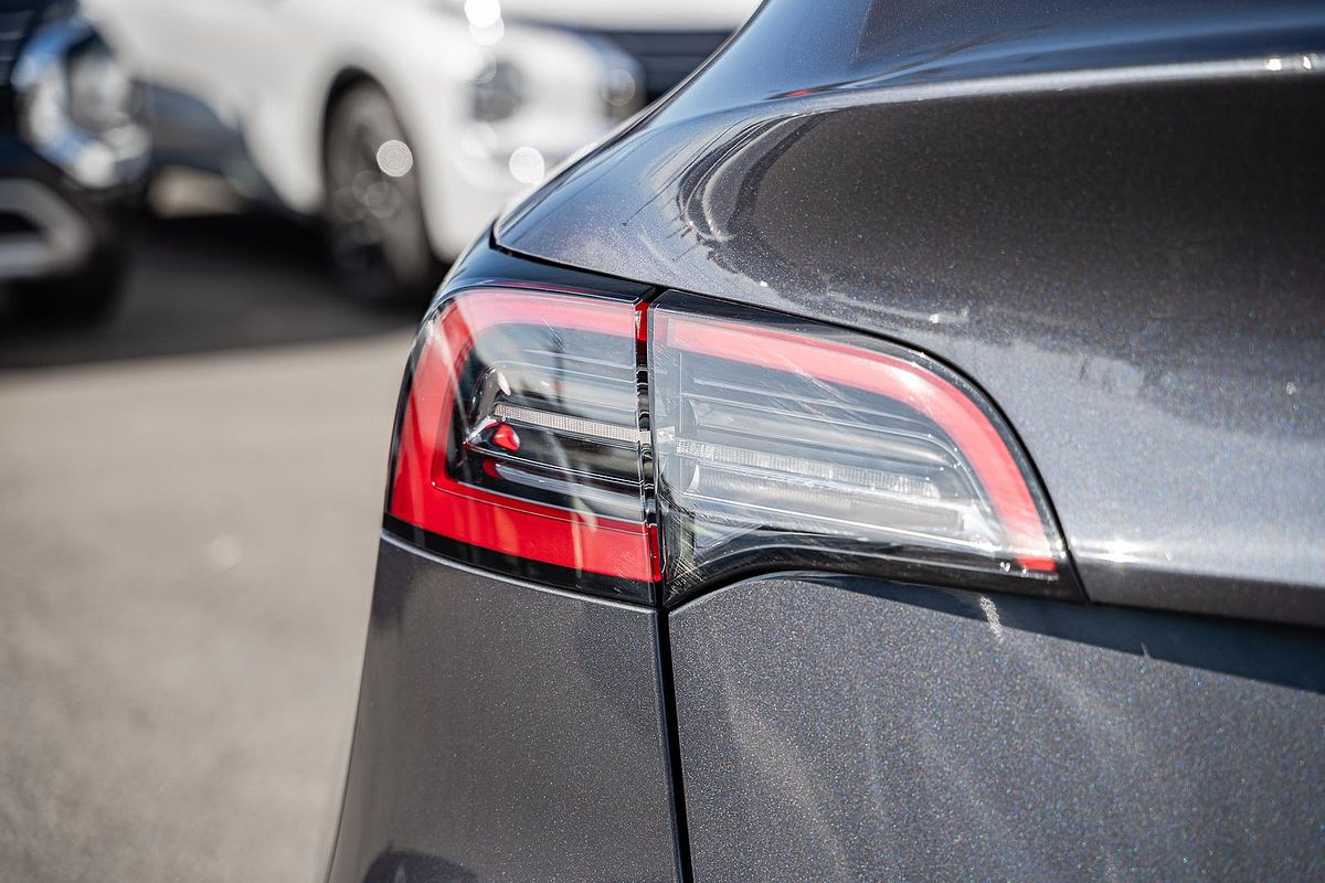 2023 Tesla Model Y Rear-Wheel Drive
