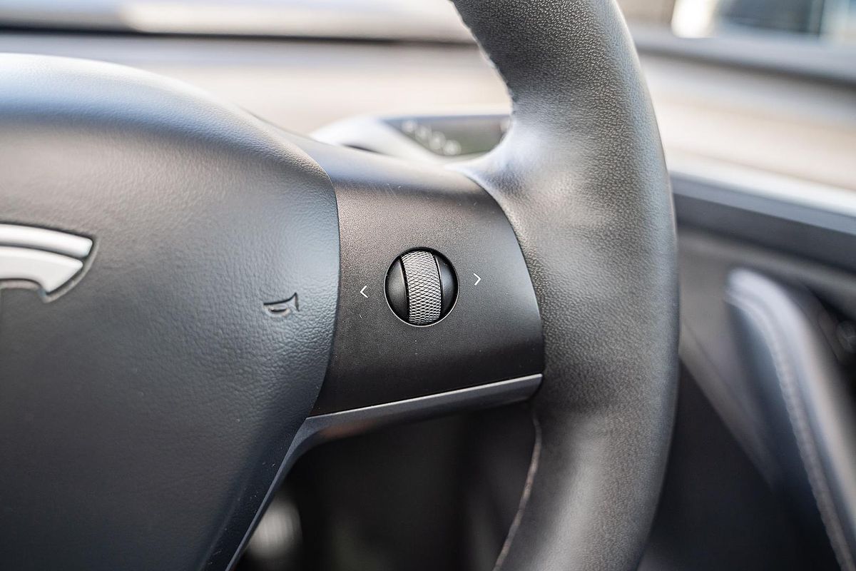 2023 Tesla Model Y Rear-Wheel Drive