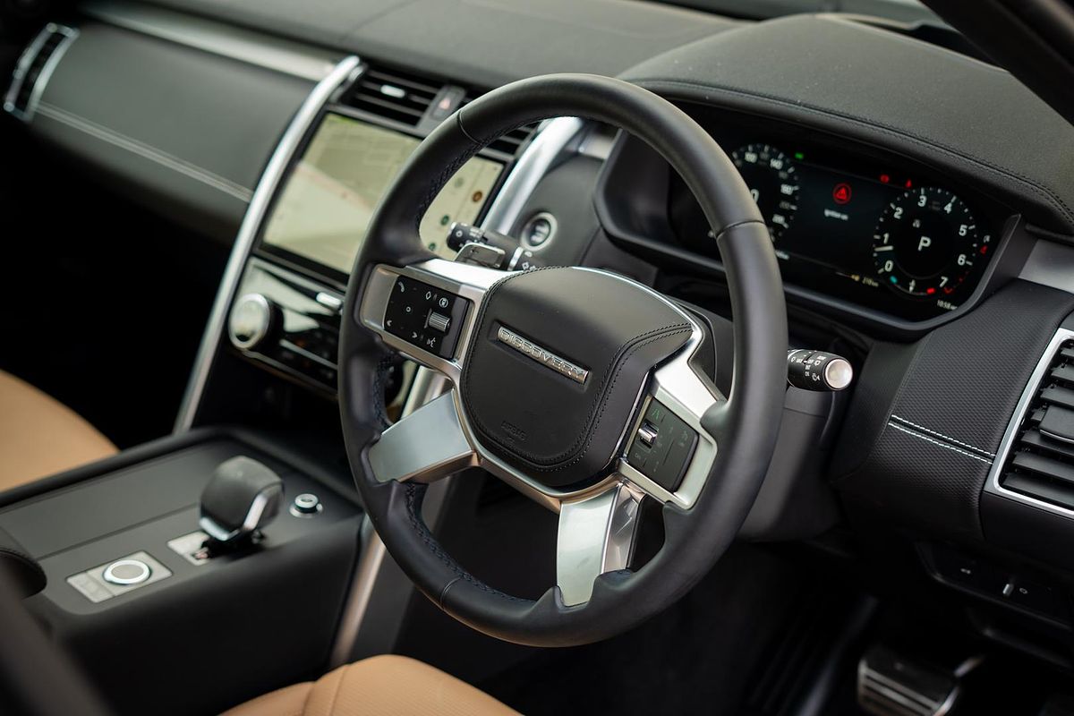 2024 Land Rover Discovery P360 Dynamic HSE Series 5