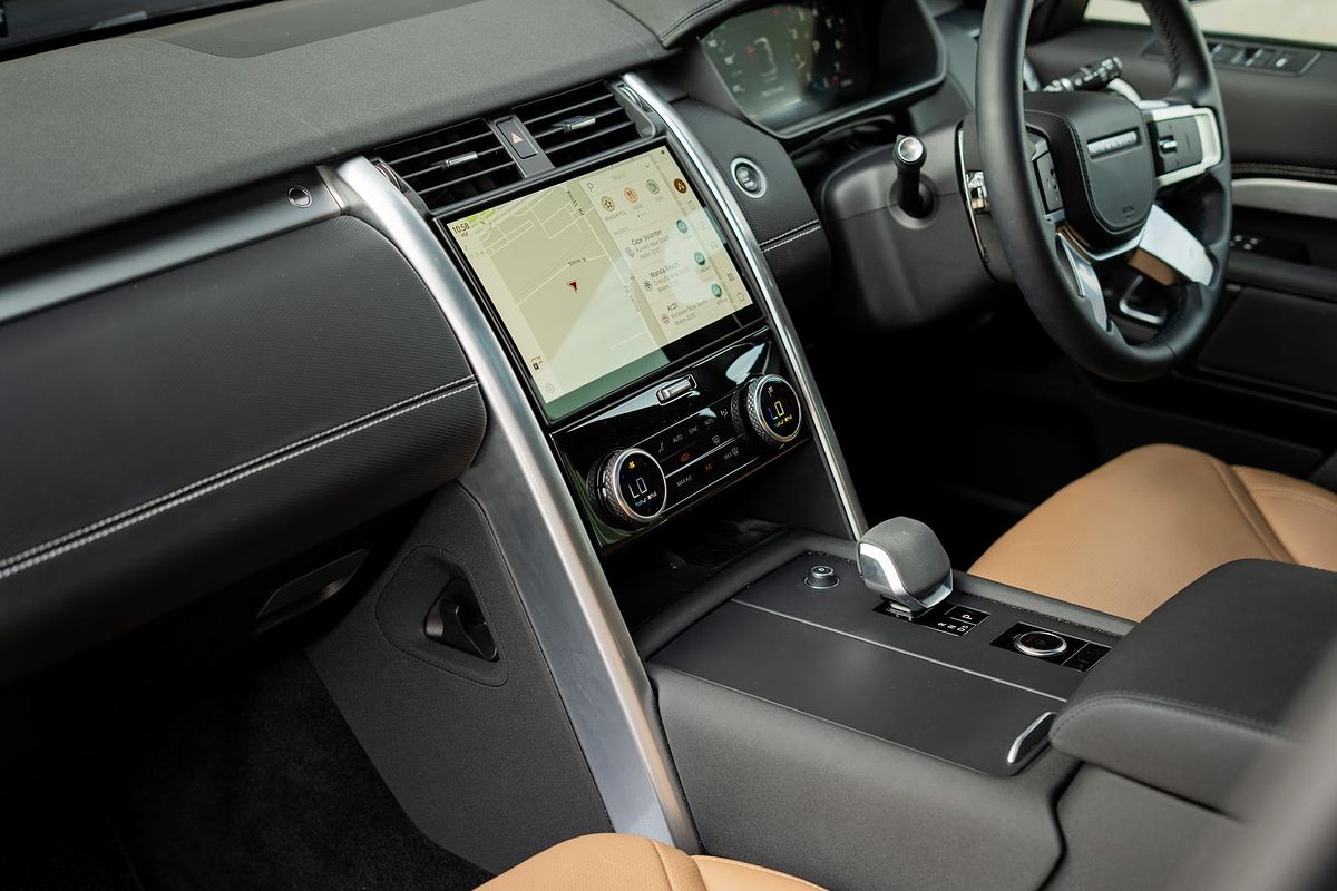 2024 Land Rover Discovery P360 Dynamic HSE Series 5