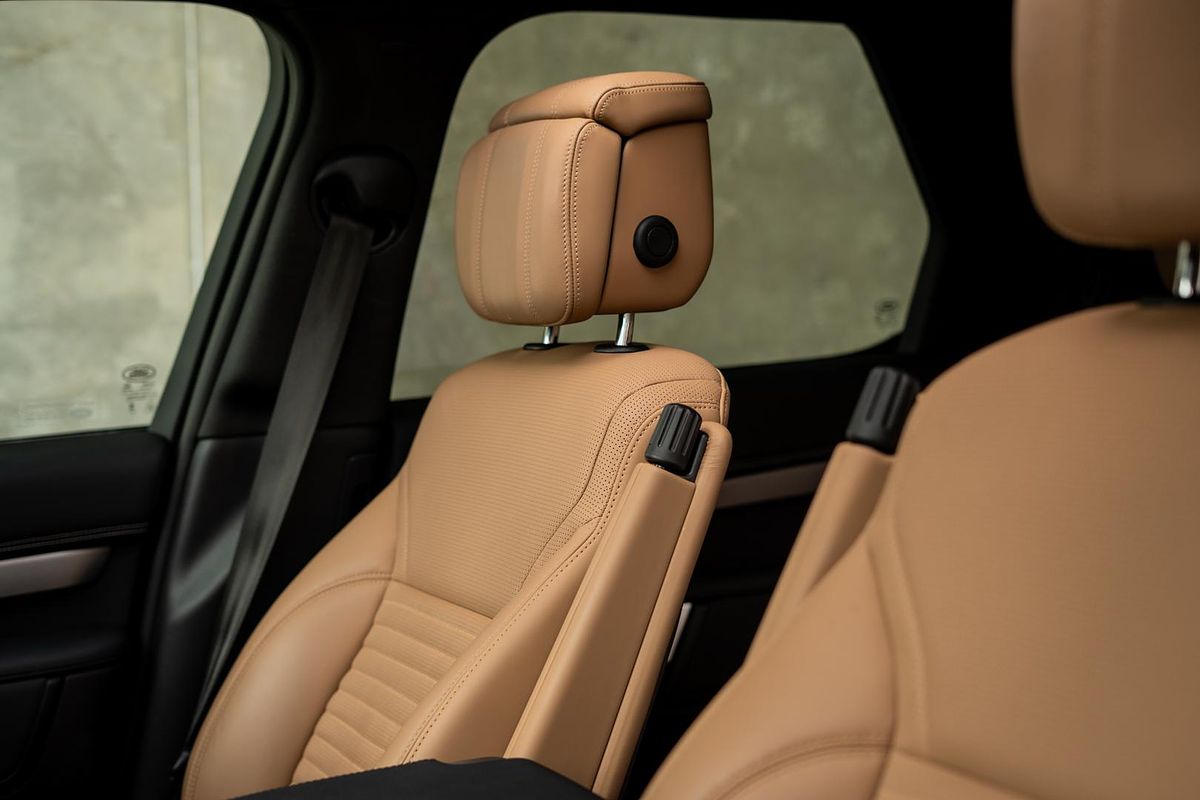 2024 Land Rover Discovery P360 Dynamic HSE Series 5