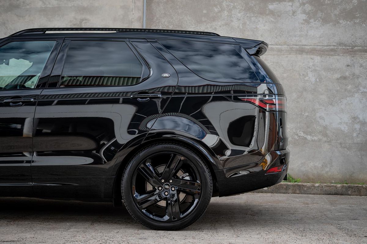 2024 Land Rover Discovery P360 Dynamic HSE Series 5
