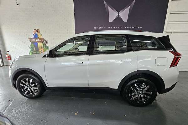 2025 Mahindra XUV700 AX7L