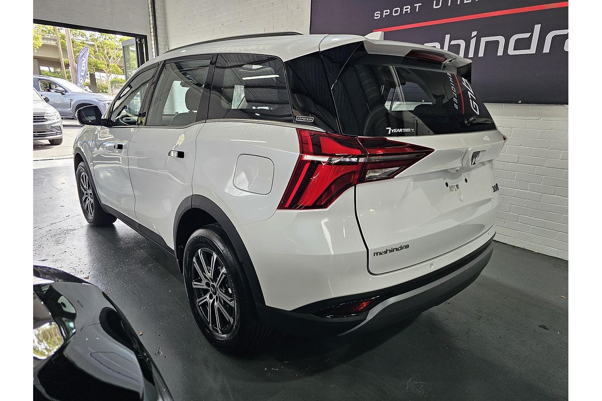 2025 Mahindra XUV700 AX7L