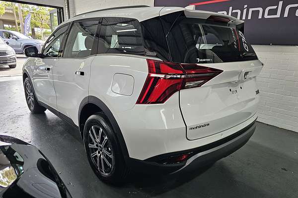 2025 Mahindra XUV700 AX7L