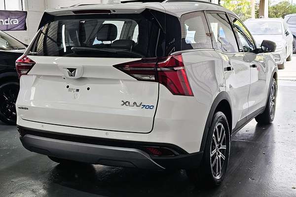 2025 Mahindra XUV700 AX7L