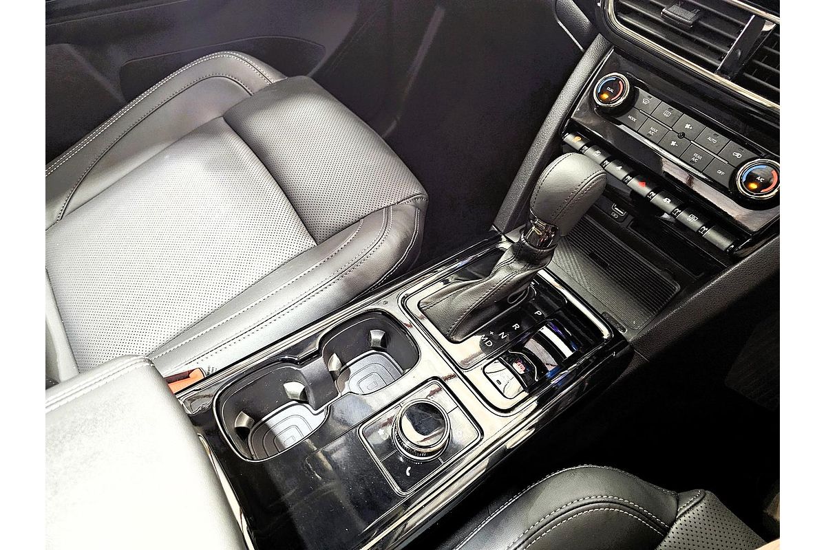 2025 Mahindra XUV700 AX7L