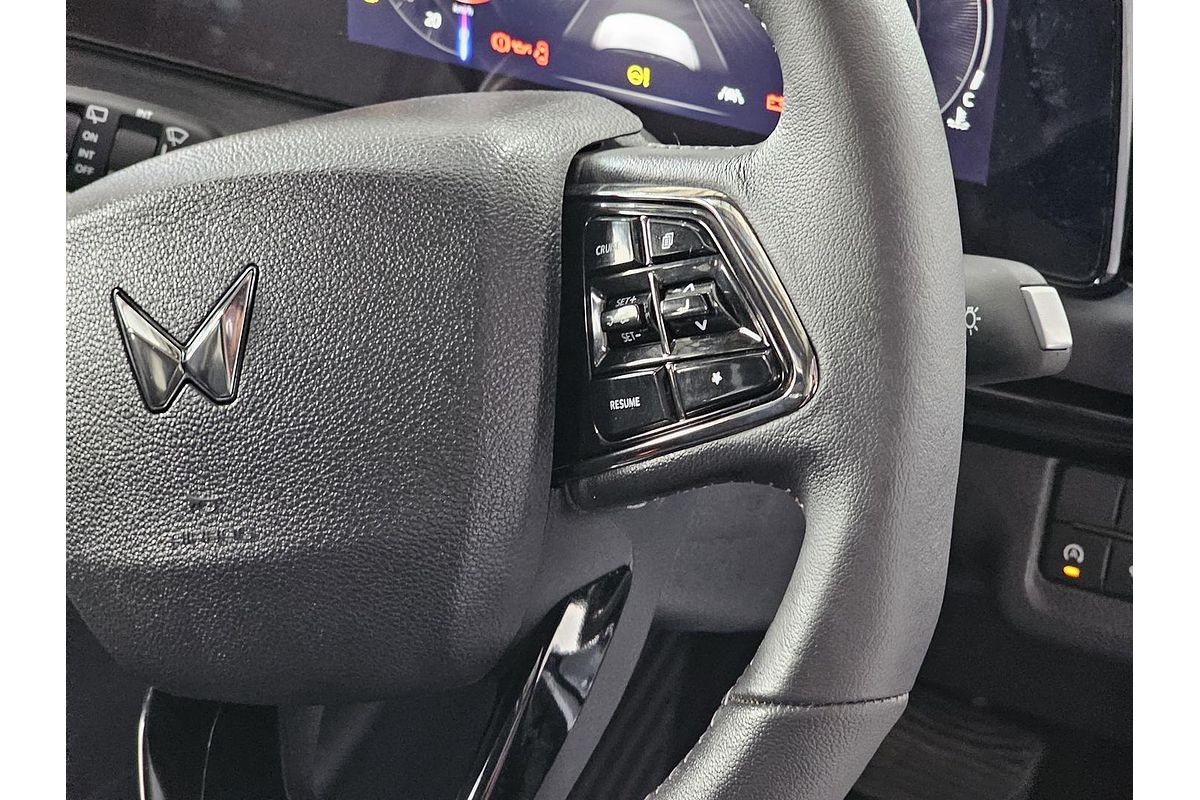 2025 Mahindra XUV700 AX7L
