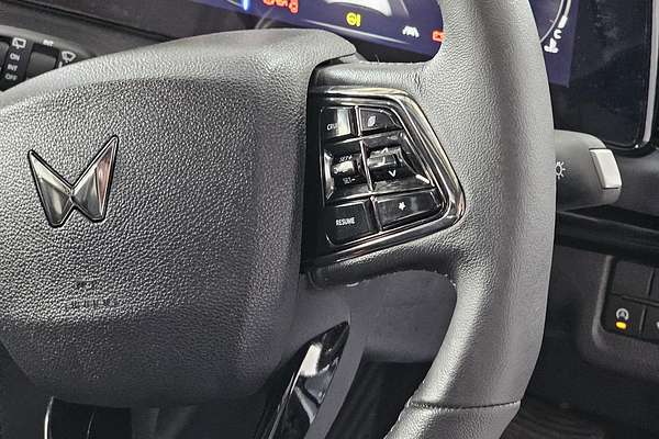 2025 Mahindra XUV700 AX7L