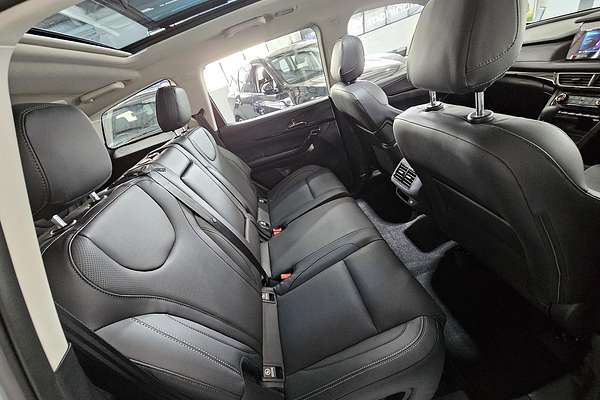 2025 Mahindra XUV700 AX7L