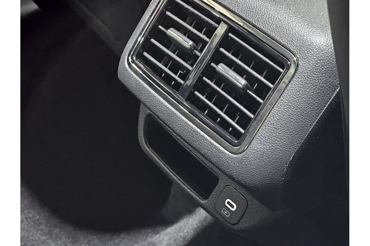 2025 Mahindra XUV700 AX7L