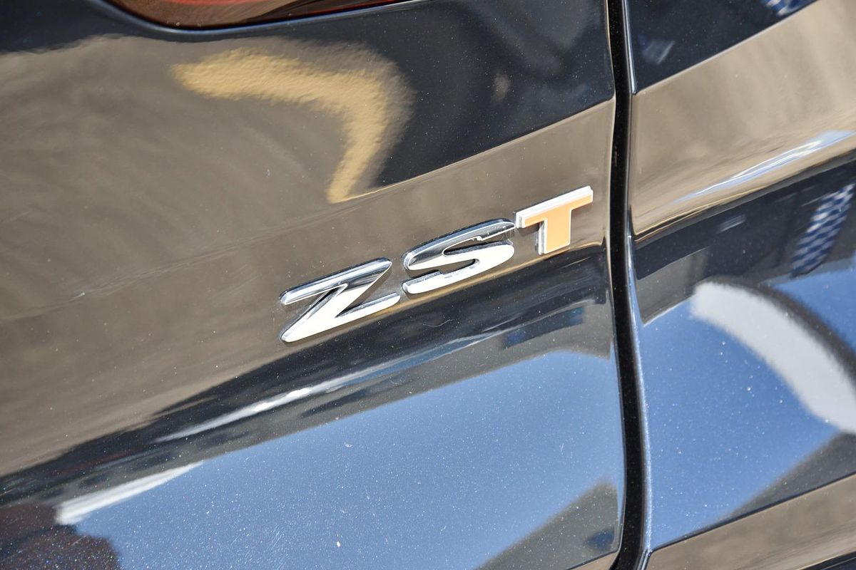 2023 MG ZST Essence