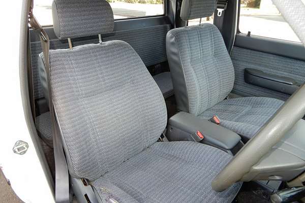 1995 Toyota Hilux SR5 RN90R Rear Wheel Drive