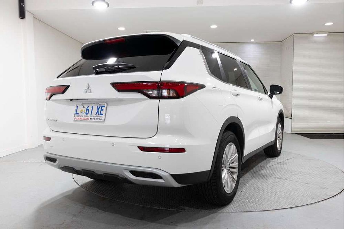 2024 Mitsubishi Outlander LS ZM