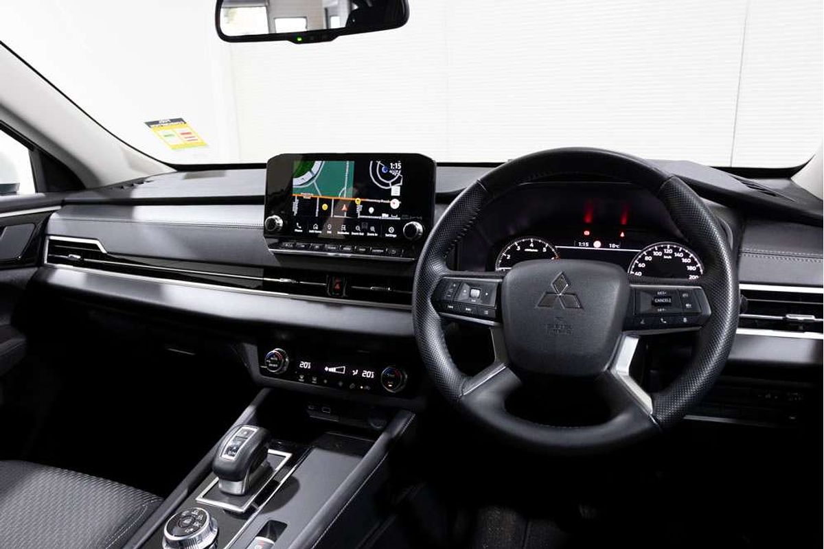 2024 Mitsubishi Outlander LS ZM