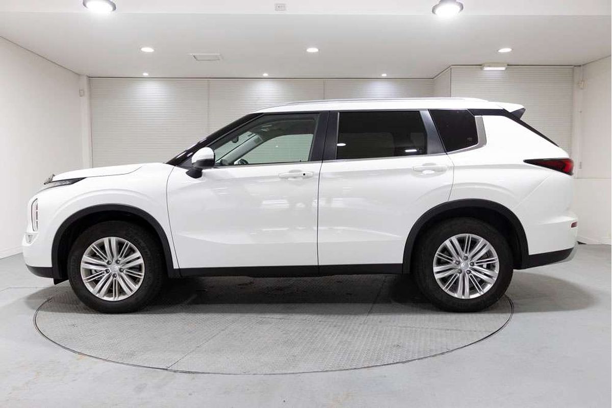 2024 Mitsubishi Outlander LS ZM