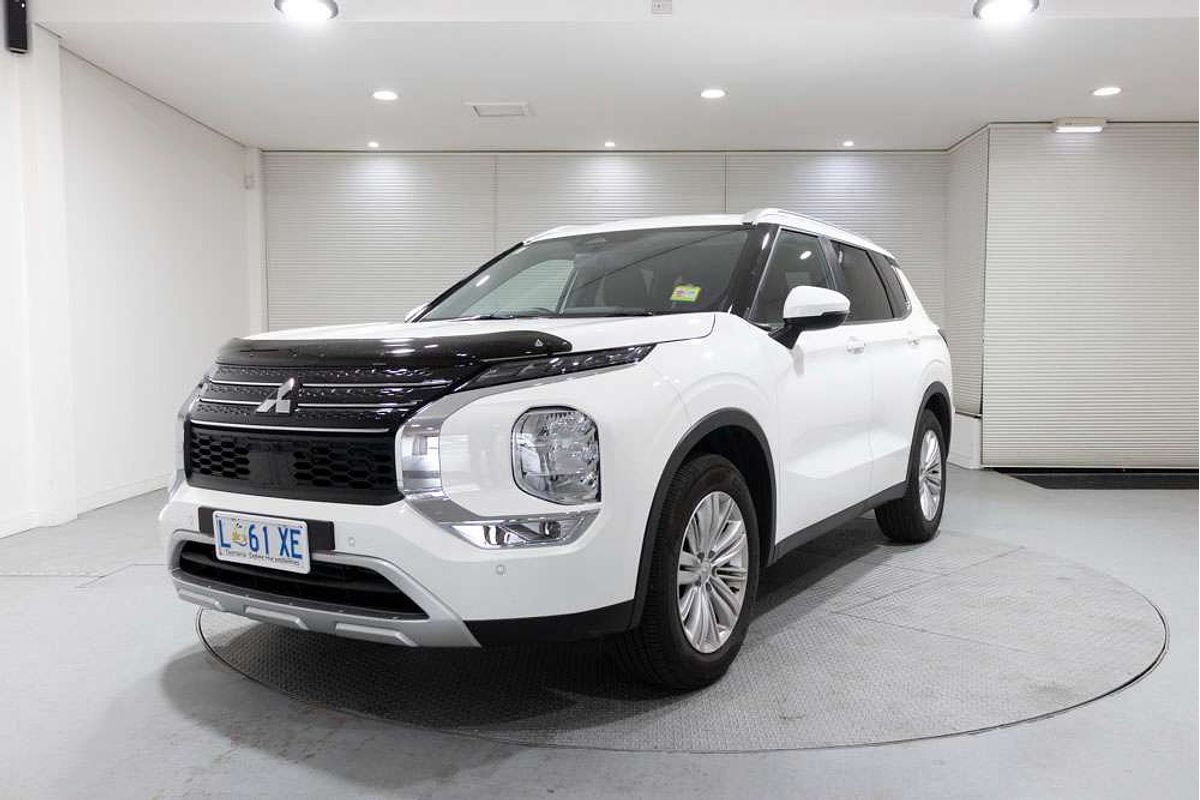 2024 Mitsubishi Outlander LS ZM