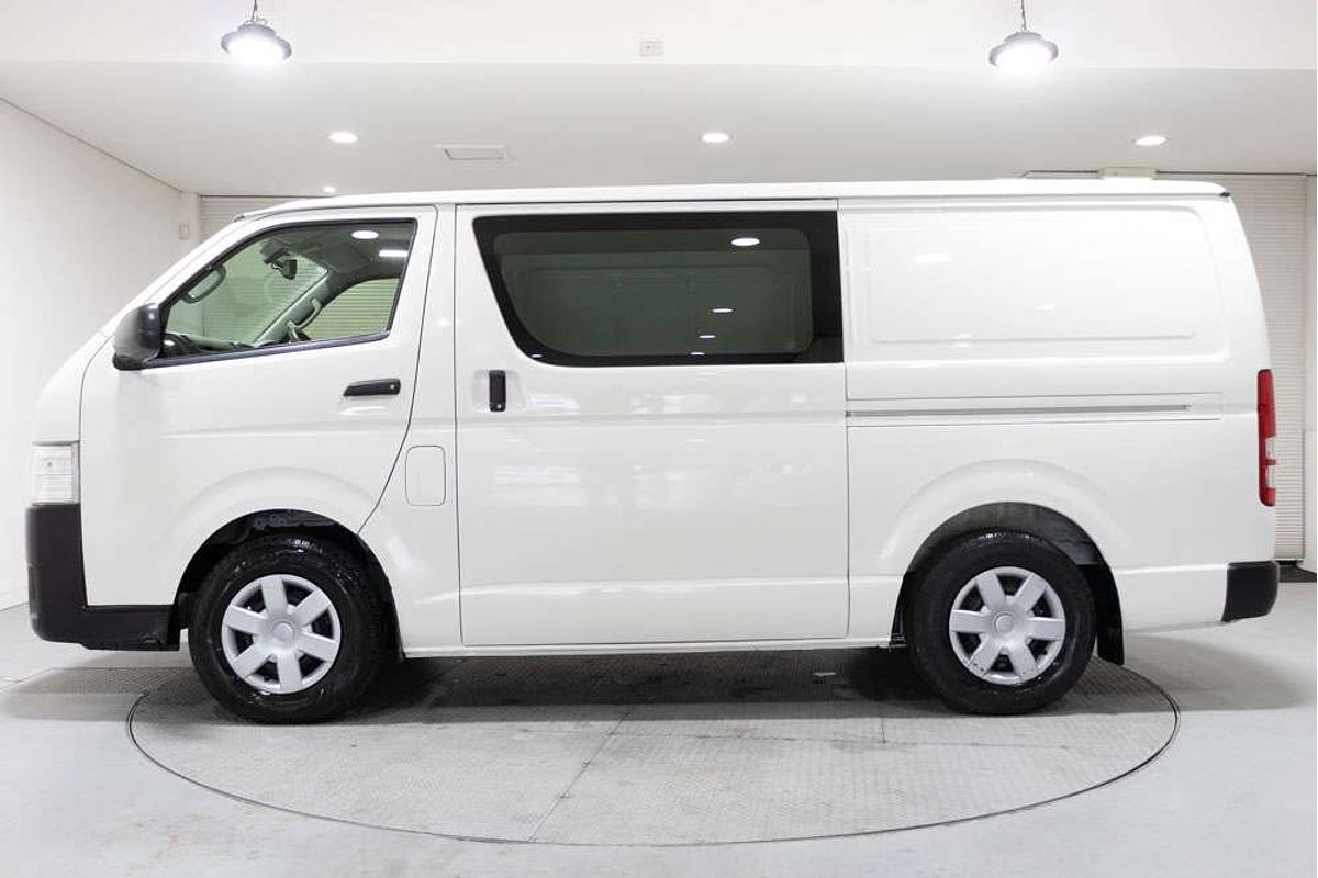 2015 Toyota Hiace TRH201R LWB