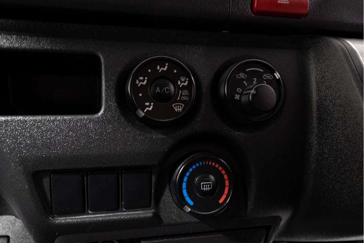 2015 Toyota Hiace TRH201R LWB
