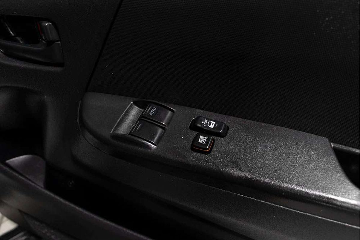 2015 Toyota Hiace TRH201R LWB