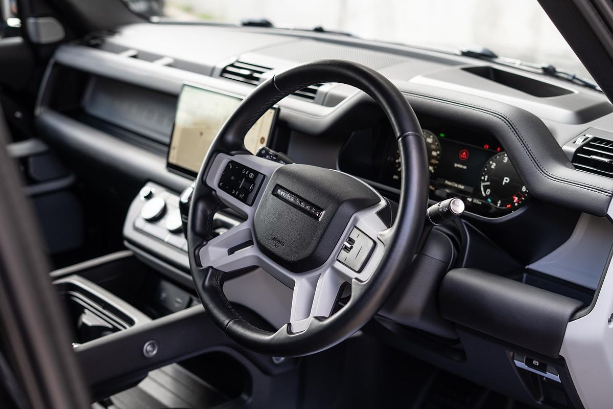 2024 Land Rover Defender 130 P400 X-Dynamic SE L663