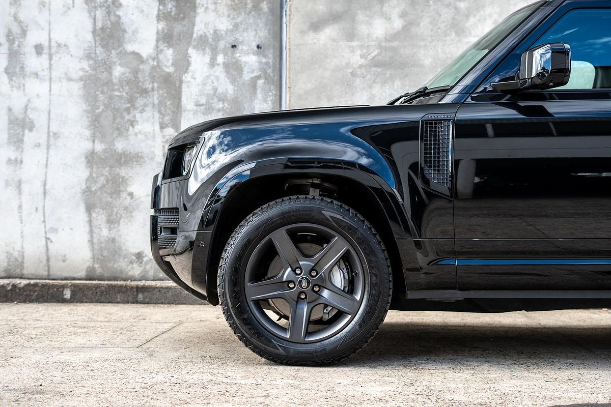 2024 Land Rover Defender 130 P400 X-Dynamic SE L663