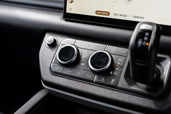 2024 Land Rover Defender 130 P400 X-Dynamic SE L663