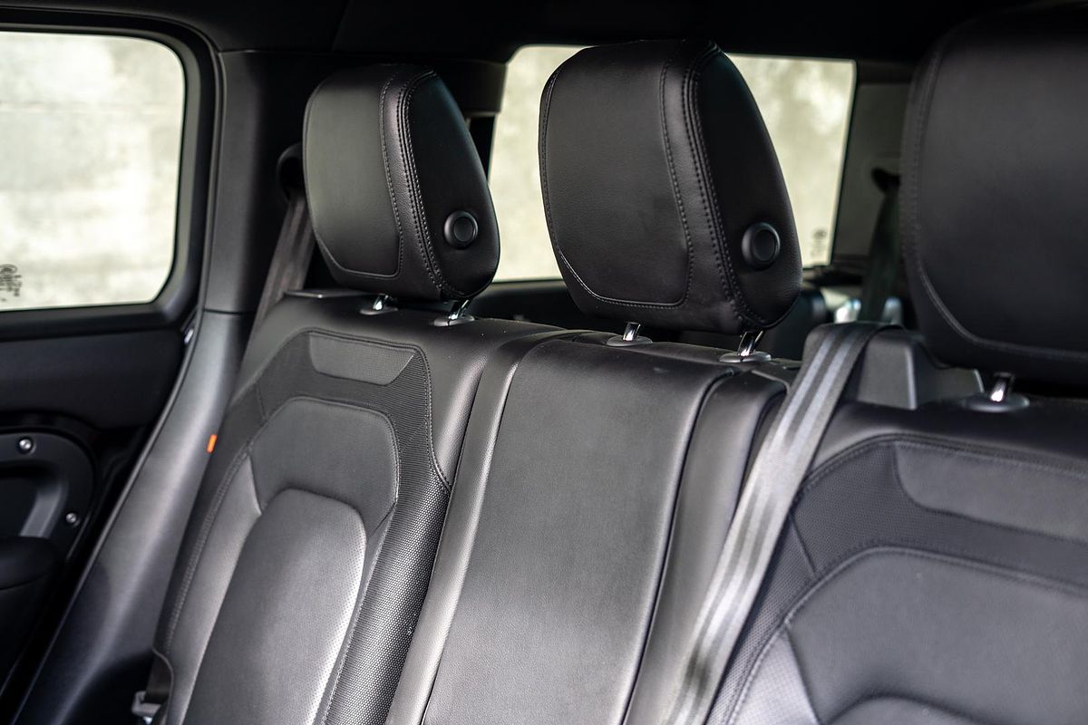 2024 Land Rover Defender 130 P400 X-Dynamic SE L663
