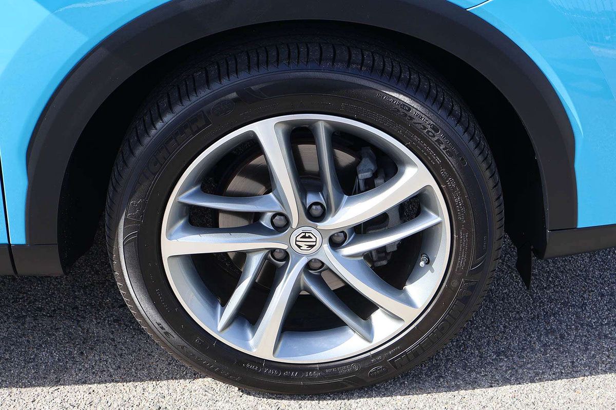 2022 MG HS Essence SAS23