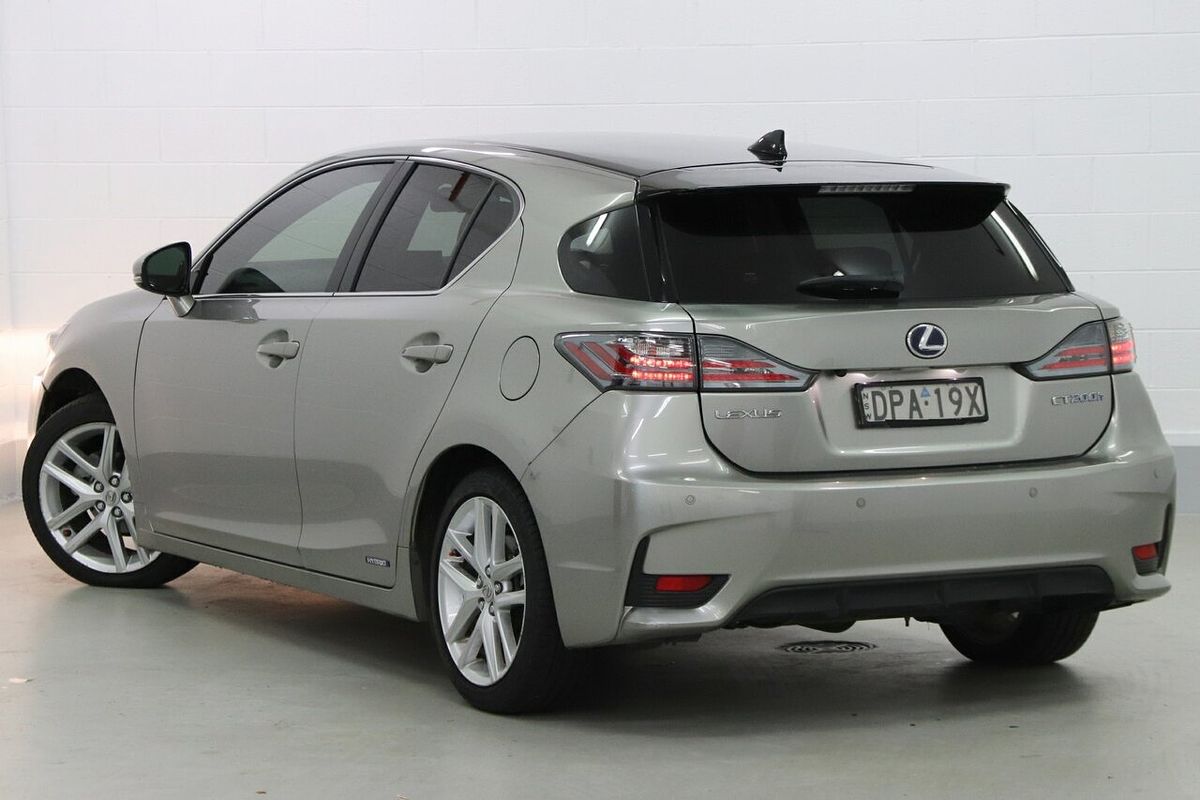 2017 Lexus CT CT200h Luxury ZWA10R