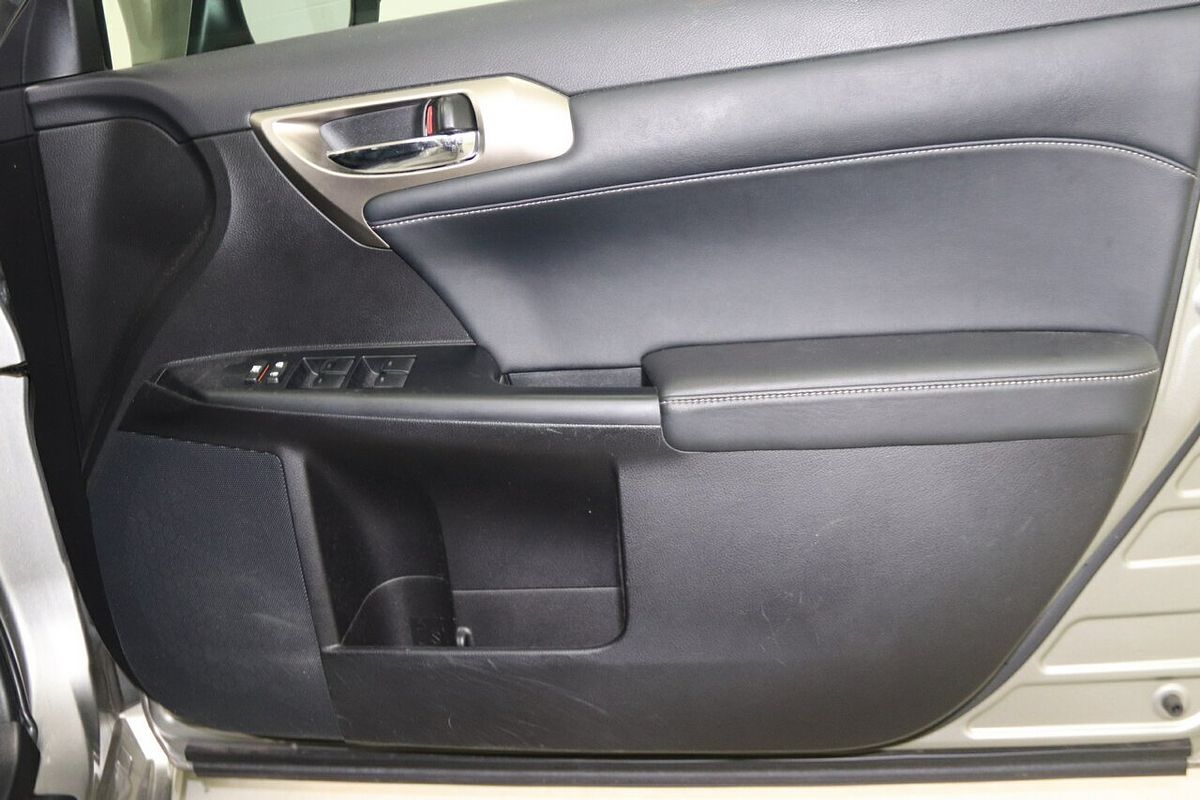 2017 Lexus CT CT200h Luxury ZWA10R
