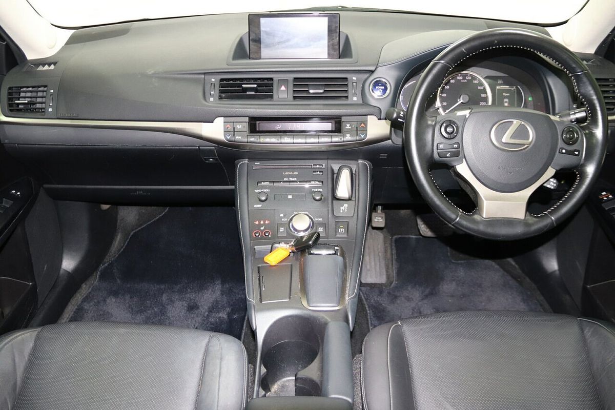 2017 Lexus CT CT200h Luxury ZWA10R