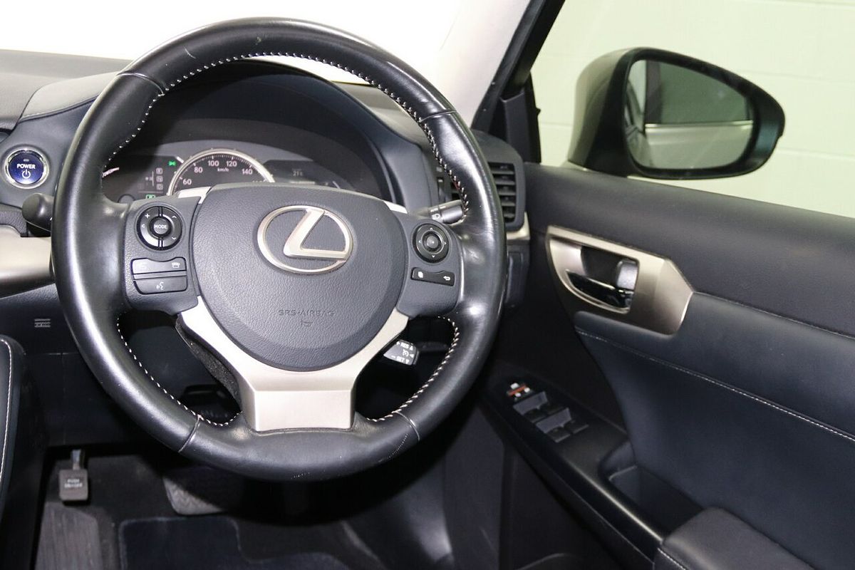 2017 Lexus CT CT200h Luxury ZWA10R