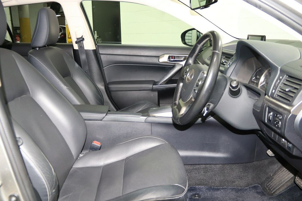 2017 Lexus CT CT200h Luxury ZWA10R