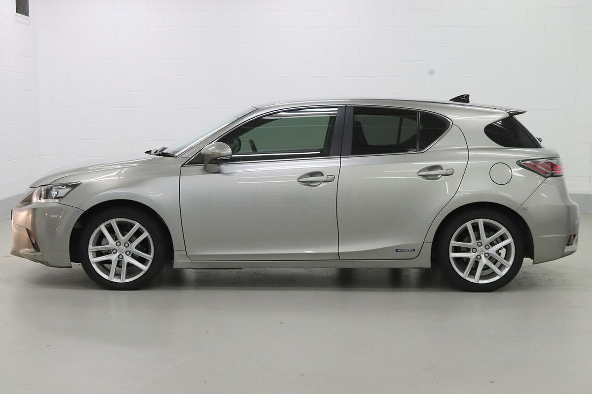 2017 Lexus CT CT200h Luxury ZWA10R